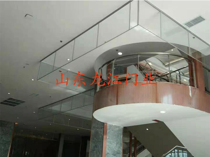 安平跑馬場(chǎng)固定剛性擋煙垂壁